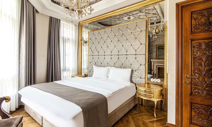 Beylerbeyi Apartamento | Studio w Garden in Historic Mansion in Beylerbeyi