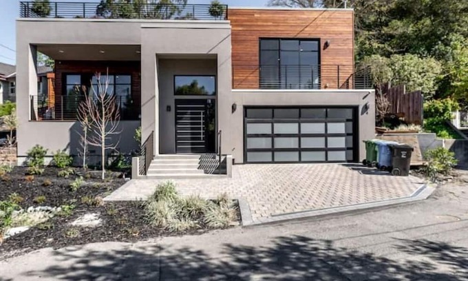 Lafayette Casa | ULTRA LUXE Lafayette Modern House Brand NEW