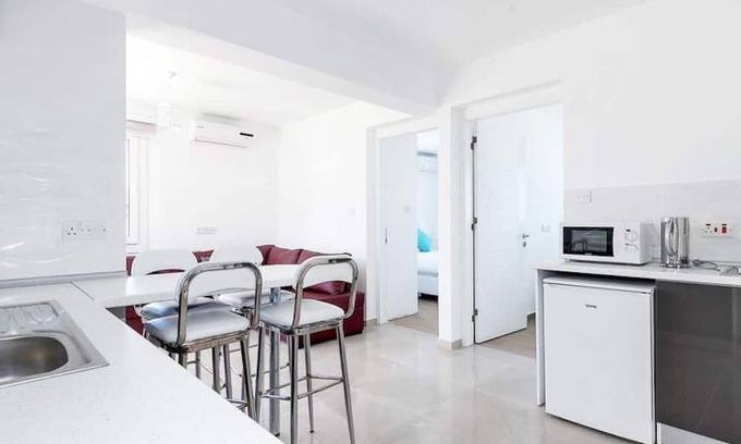 Zeytinlik Apartamento | Flat w View, Pool, Balcony Near Beach in Kyrenia