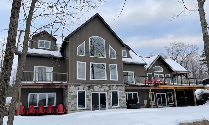 Greater Madawaska Cabaña | Barrett Chute Cottage and Ski Chalet - 5 mins from Calabogie Peaks