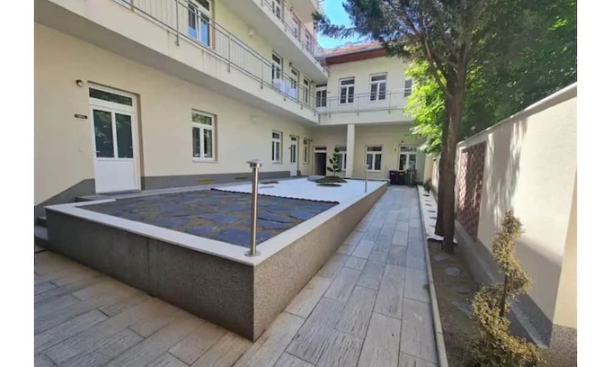 Krisztinavaros Apartamento | cozy apartment with king size bed room 103