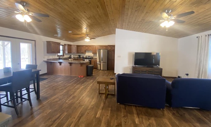 Washington County Cabina | Pet friendly, newly constructed cabin with modern amenities!