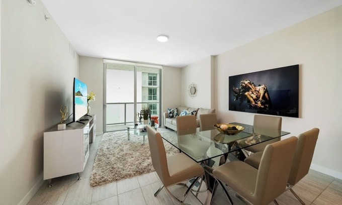 Northeast Miami Condominio | New Flat DesignDistrict Parking