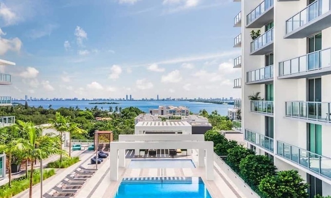 Northeast Miami Apartamento | Modern 2 BR w/pool/parking in MIA DESIGN DISTRICT