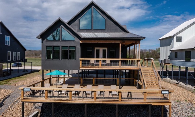 Glenwood Casa | Surf Shack on the Caddo
