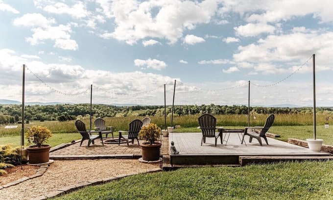 Staunton Casa | Ridgeview Retreat: Mountain Views and Pet Friendly