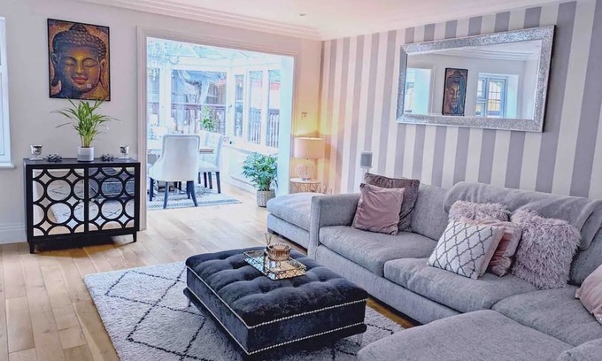 Runnymede Casa | Beautiful home - 5 mins Virgina Water & 20 mins Chiswick
