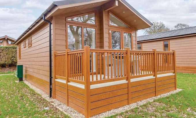 Holton Heath Cabina | 1 bedroom accommodation in Holton Heath
