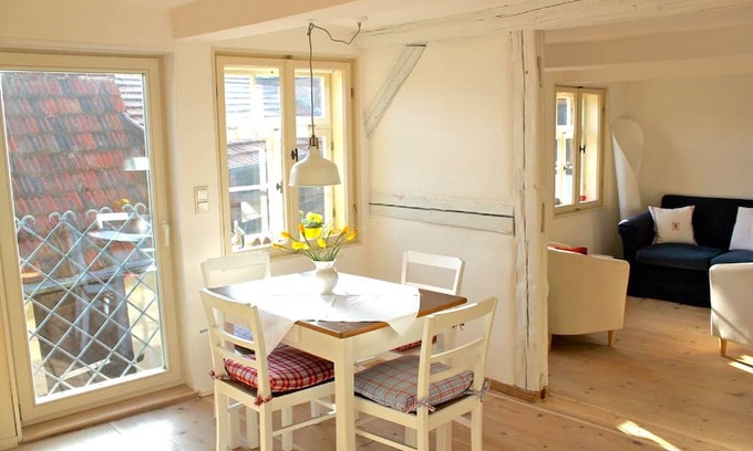 Quedlinburg Apartamento | ⭐️ Relaxing holiday with idyllic courtyard & fireplace, unique monument from 1477, 4-6 p.