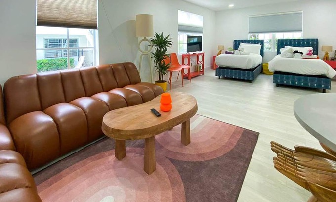 South Pointe Condominio | 110 - SOFI 2 Bedroom - Heated Pool, 2 blocks from Beach!