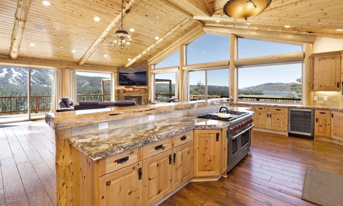 Castle Glen Estates Cabina | 2206-golden Oak Log Cabin 7 Bedroom Home by RedAwning