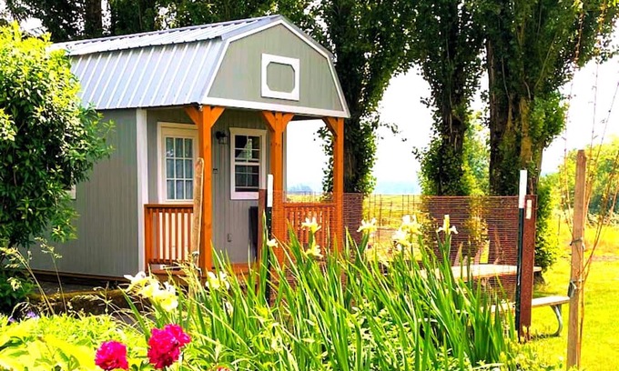 Lynden Cabina | Experience-Glamping: Tranquil Farm Getaway