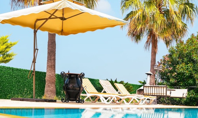 Catalkoy Otro | Luxury Villa w Pool, Garden Near Beach in Kyrenia