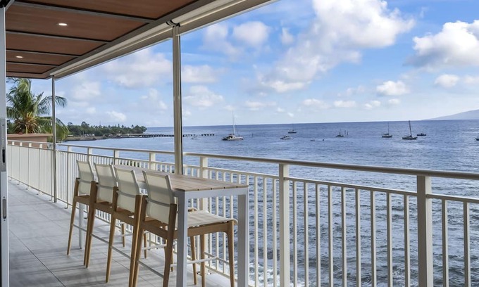 Historic Lahaina Front Street Condominio | BRAND NEW REMODEL Lahaina Oceanfront Penthouse with 360 degree views!