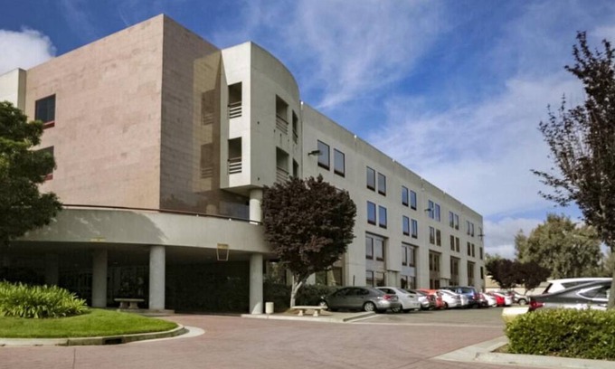 Cupertino Casa | Authentic California Experience! Onsite Pool, Free Breakfast and Parking