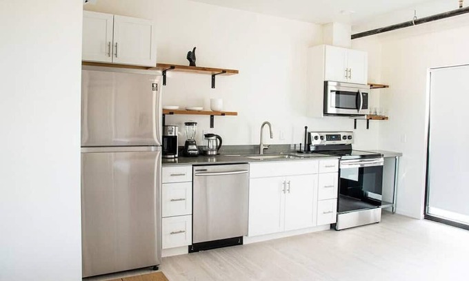 Barrio Santa Rosa Apartamento | FL216 · Contemporary Studio in Sought-After Location