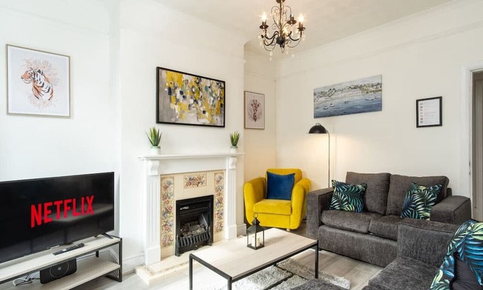 Coventry Casa | Barras House - Cosy home with parking close to Coventry City Centre and the Hospital