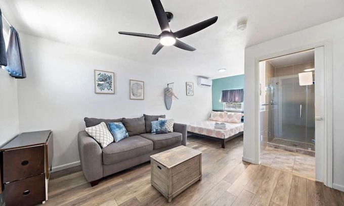 San Jacinto Apartamento | Coastal Cottage Unit 10|BeachBox|Walk to Beach!