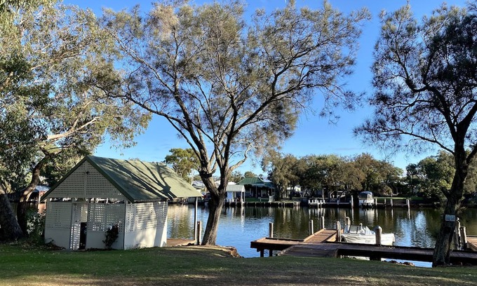 South Yunderup Casa | Absolute River Front - 2 b/room, fully equipped, pool, jetty, close boat ramp