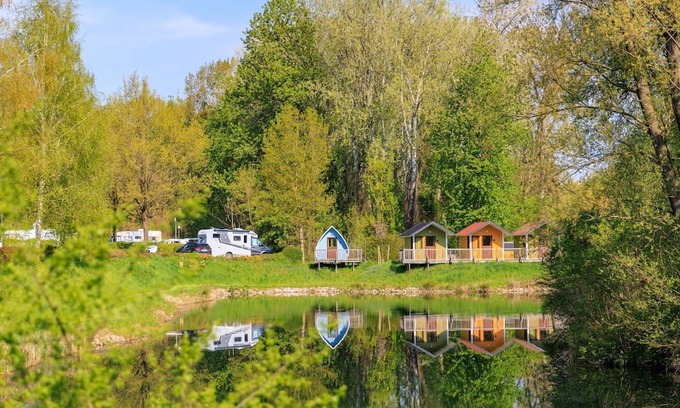 Sankt Pantaleon-Erla Alquiler De RV | Family room, 2 adults + 1 child - Camping & Pension Au an der Donau