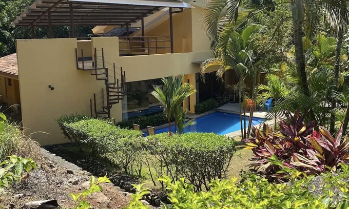 Esterillos Casa | Wildlife Haven near Surf and Sea