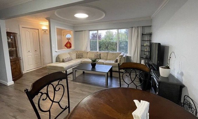 Surrey Casa | Cozy Little White House With Two Bedrooms