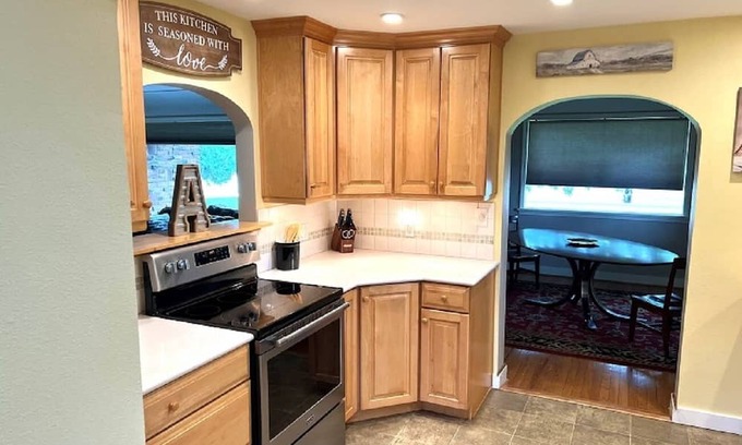 Meridian Casa | 1950's Brick House. Tons of character. Minutes from downtown Meridian.