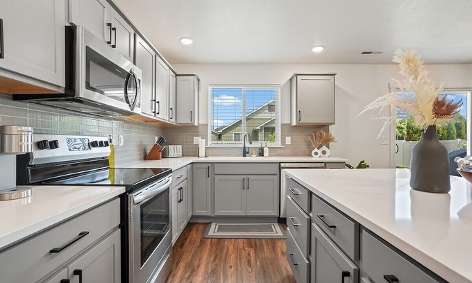 Meridian Casa | Luxurious Family Oasis- Ping pong, BBQ, huge yard