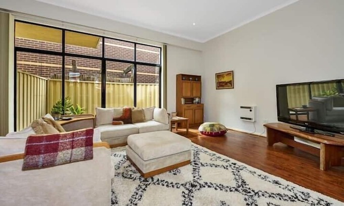 Footscray Apartamento | Funky Footscray Find: Your Epic Urban Playground!