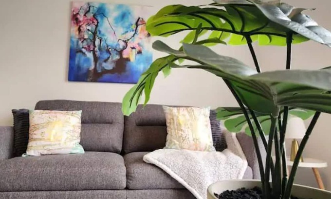 Northwest Calgary Condominio | Call It Home