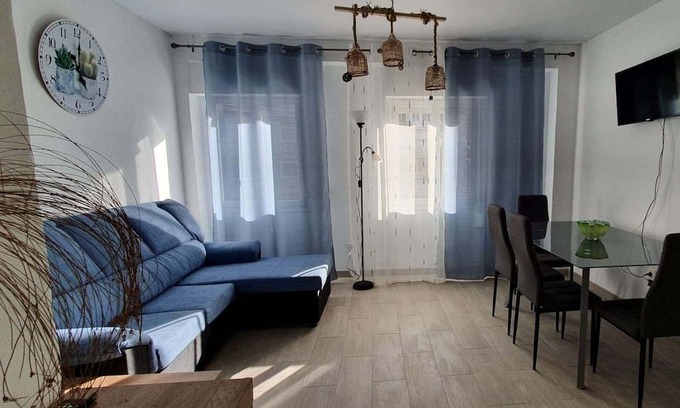 Pla del Bon Repós Apartamento | Bright and clean apartment, Alicante, Manila square (beach is 15min walk)