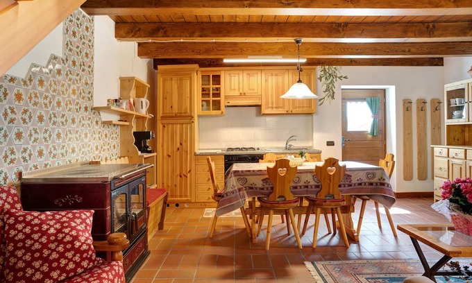 Rabbi Apartamento | "Chalet Berghof Ranuncolo" with Whirpool and Wi-Fi