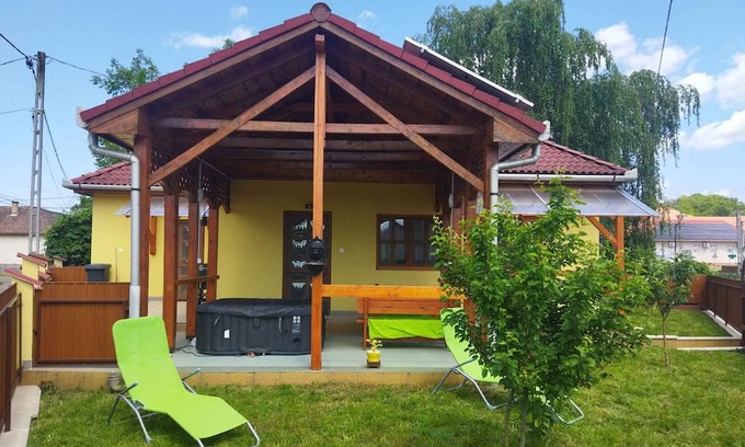 Kisnana Casa | Holiday home with a view of the castle