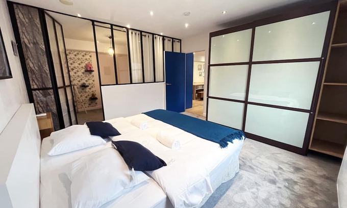 Quartier Sainte-Marguerite Apartamento | Urban Flat 166 - 4BDR Luxury Apartment in Center of Paris