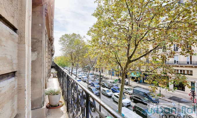Strasbourg -Saint-Denis Apartamento | Urban Flat 60 - Sublime 3BDR Parisian Flat in Paris