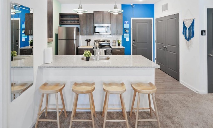Avery Creek Apartamento | South Asheville Getaway 2 BDR Apt Gym Pool