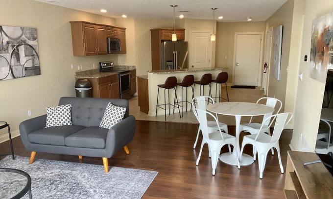 Saint Joseph Apartamento | Beautiful downtown condo with marina views, minutes from the beach
