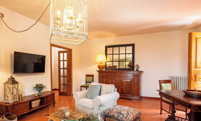 Panzano in Chianti Apartamento | Cozy Apartment in the Heart of Chianti (Free Parking + Terrace)