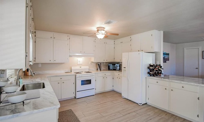 Granbury Casa | Waterfront Lake House with private boat launch and dock
