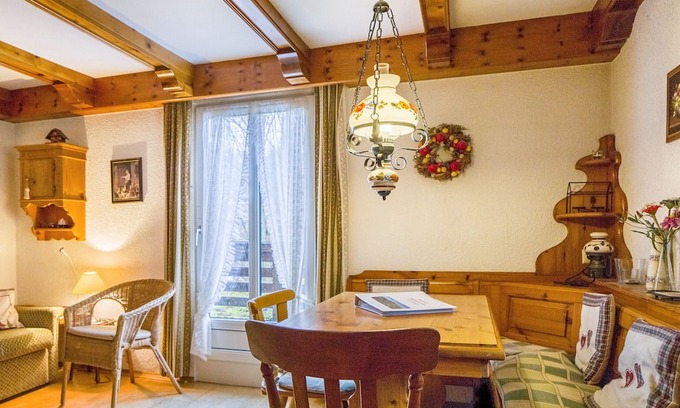 Hinterzarten Apartamento | Holiday Apartment 'Ferienwohnung Süd Gästehaus Lickert' with Mountain View, Terrace & Wi-Fi