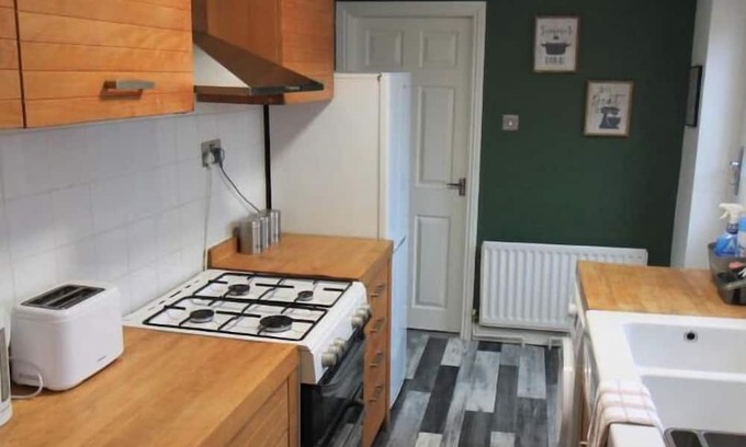 Gateshead Apartamento | Cosy 3 bedroom apt free parking central location