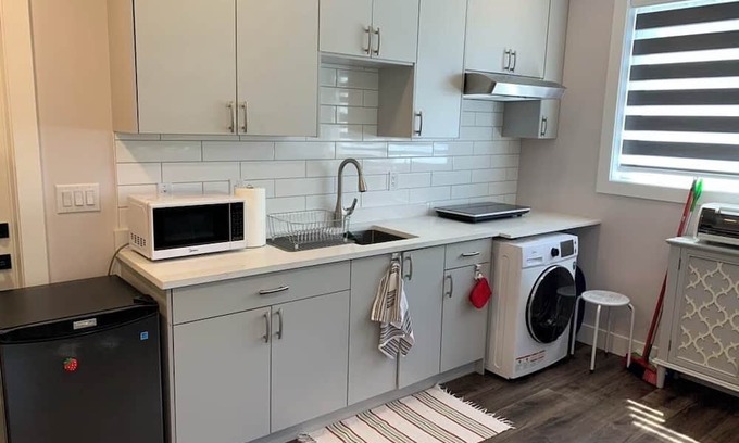 Mission Apartamento | Private studio suite, WiFi, washer dryer, clean, quality linens, & smart tv.