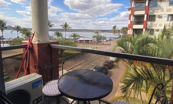 Smin Apartamento | Luxuoso Flat em Resort com Vista Incrível Para o Lago