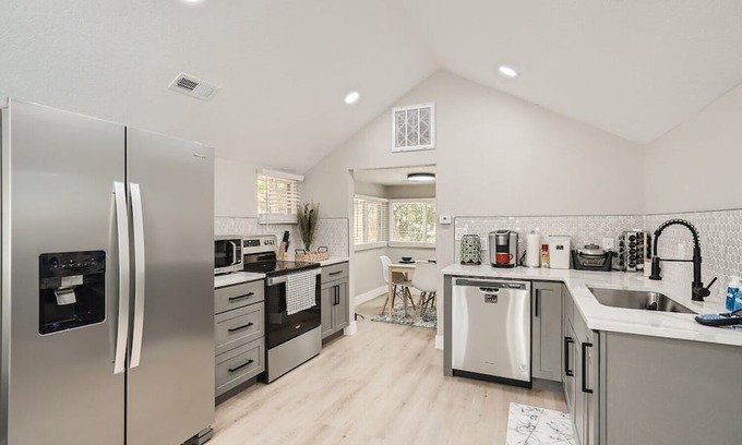 Kipling Casa | Updated Clean Retreat Next to Beautiful Creek and Trail