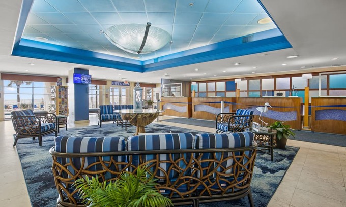 Crescent Beach Condominio | 6th floor oceanfront condo w/ central AC, balcony, WiFi, shared pool/hot tub
