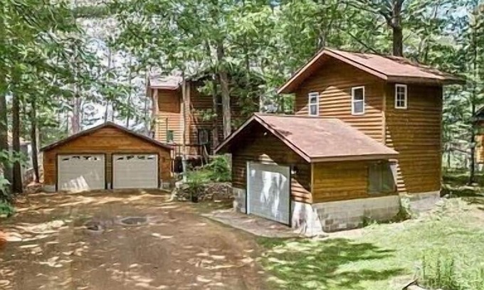 Rhinelander Casa | Beautiful Lakefront House With Three Bedrooms, Two Baths, Pier / Hoist