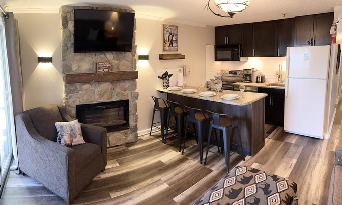 Snowshoe Condominio | ML 104 – Delightful Ski-In/Out 2BR, Slope View, Deck, A/C