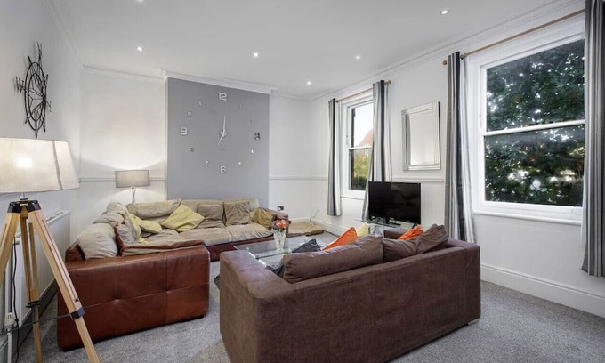 Lytham St. Anne's Casa | Lytham Place - Exceptionally spacious, central apartment in Lytham St Annes