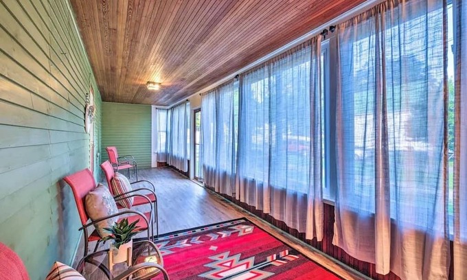 Bingham Casa | Comfortable, Charming Home Near Outdoor Adventure. Pet Friendly!