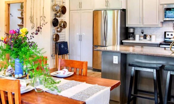 Sebastopol Otro | The Bask House: Farm Fresh Eggs, Local Java Too, Sunset Spa Awaits All For YOU!